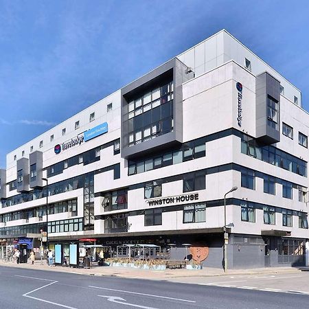 Travelodge London Finchley ภายนอก รูปภาพ