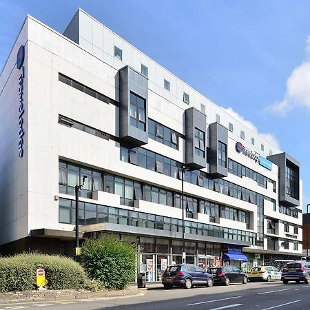 Travelodge London Finchley ภายนอก รูปภาพ